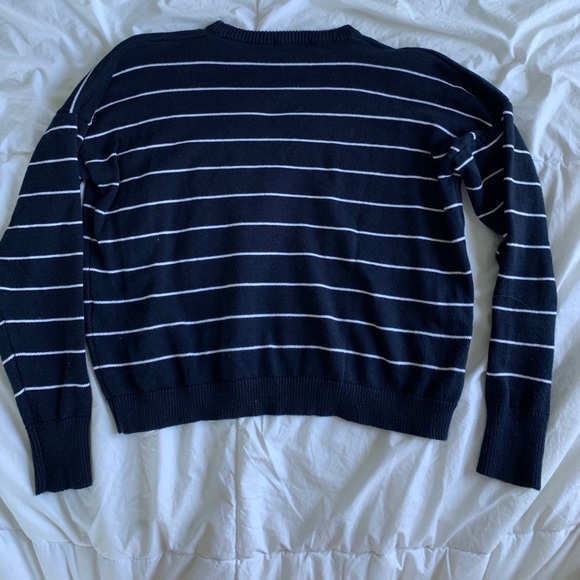 Brandy Melville cropped Sweater! - Picture 2 of 3